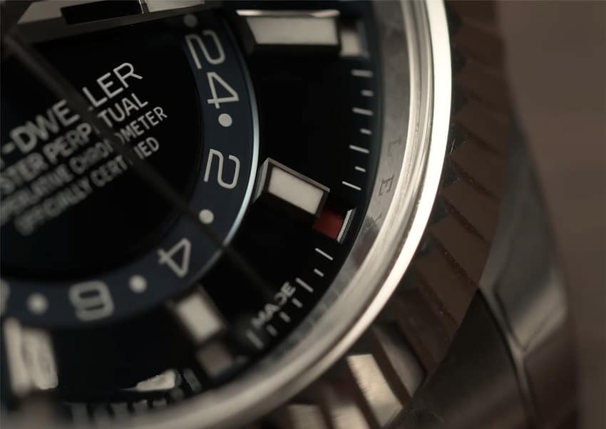 In the Sky-Dweller, Rolex found an ingenious way of displaying the month
