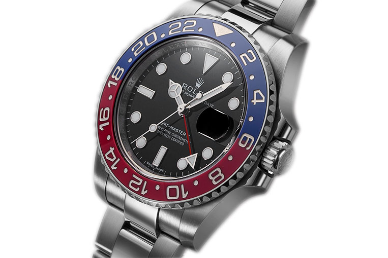 The two-tone bezel is made from one piece, using a clever technic developed by Rolex