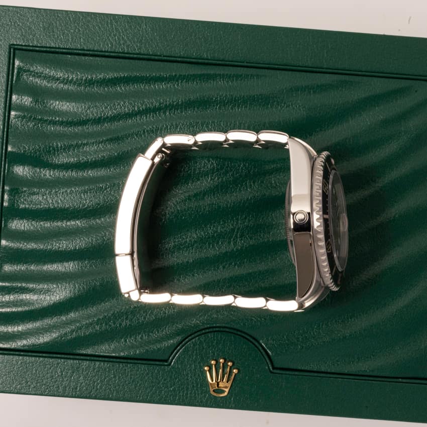 Rolex Sea-Dweller 126600 — thumbnail 2